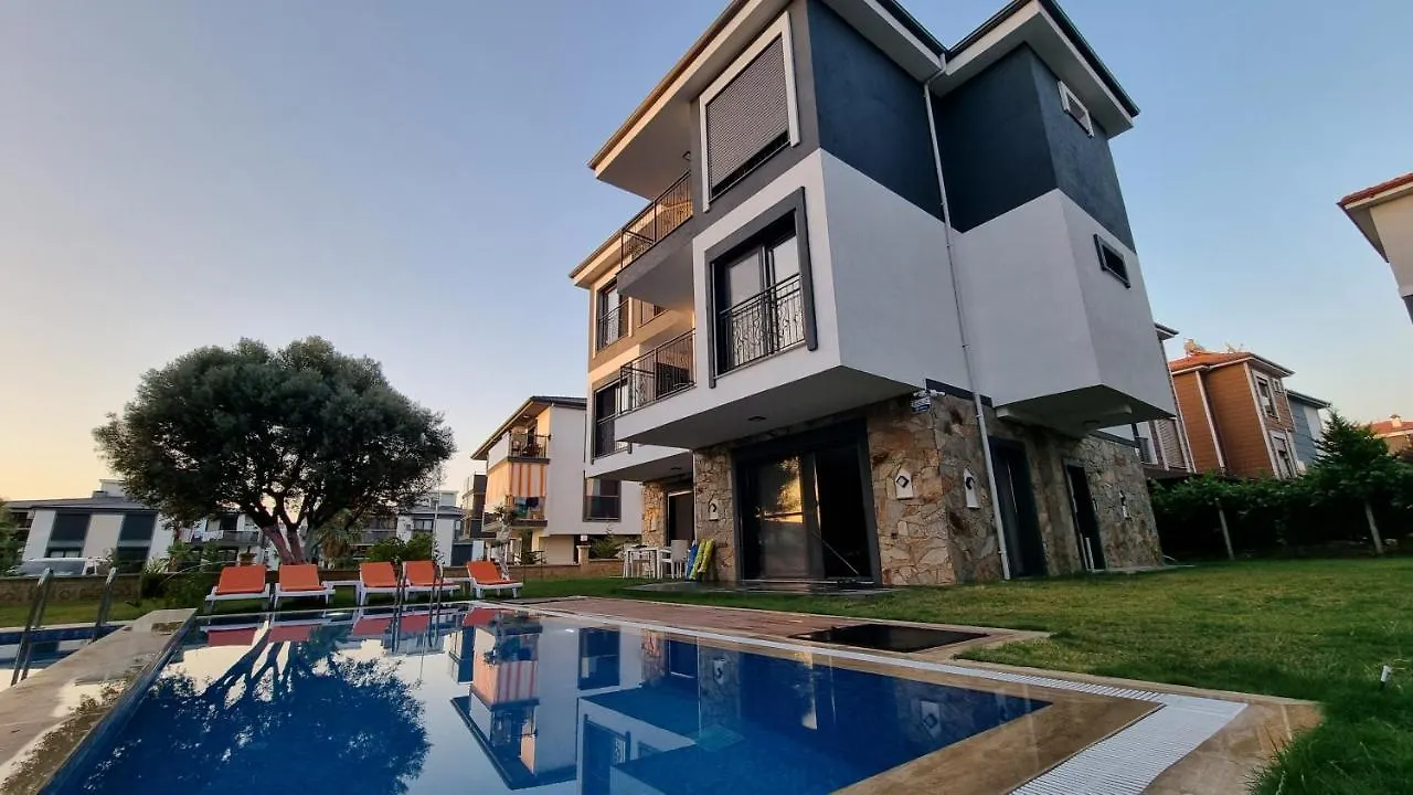 Villa Begonvil كوشاداسيه